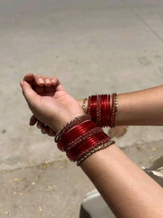 Sanjana86812's tweet photo. Nothing can beat this colour 💫❤️✨

#Redlover ❤️ https://t.co/qnOoxDjwSb
