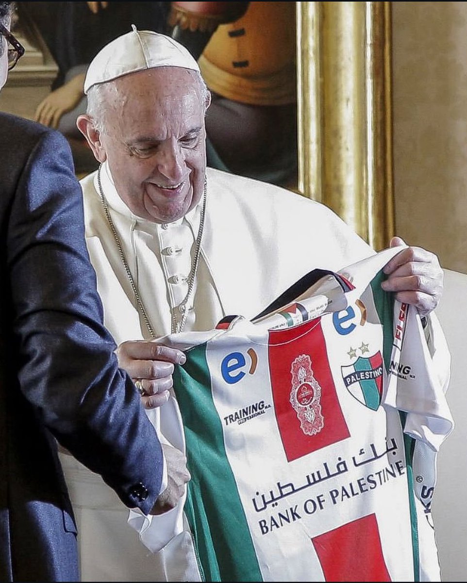 CDPalestinoSADP's tweet image. 𝐏𝐚𝐩𝐚 𝐅𝐫𝐚𝐧𝐜𝐢𝐬𝐜𝐨 𝐈 (𝟏𝟗𝟑𝟔 - 𝟐𝟎𝟐𝟓) 🕊️

Nuestro club lamenta el sensible fallecimiento del Papa Francisco I, una importante autoridad que siempre manifestó su deseo de paz para nuestro pueblo palestino. Que su legado sea eterno ❤️

#TodoUnPueblo 🇵🇸