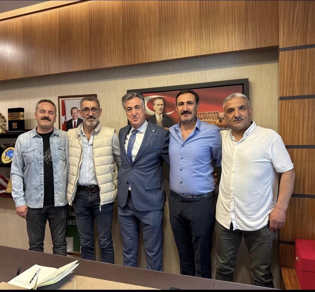 BurkekRahim's tweet photo. Milletin Meclisinde, Memleket Sevdalı Güzel İnsan @Cemalkocakelci Bey'e Hayırlı Olsun Ziyaretinde Bulunduk. Misafirperverliği için Teşekkür Eder, Memlekete Hizmet Yolunda Kendisine Başarılar Dileriz.. https://t.co/dulnOdUbuZ