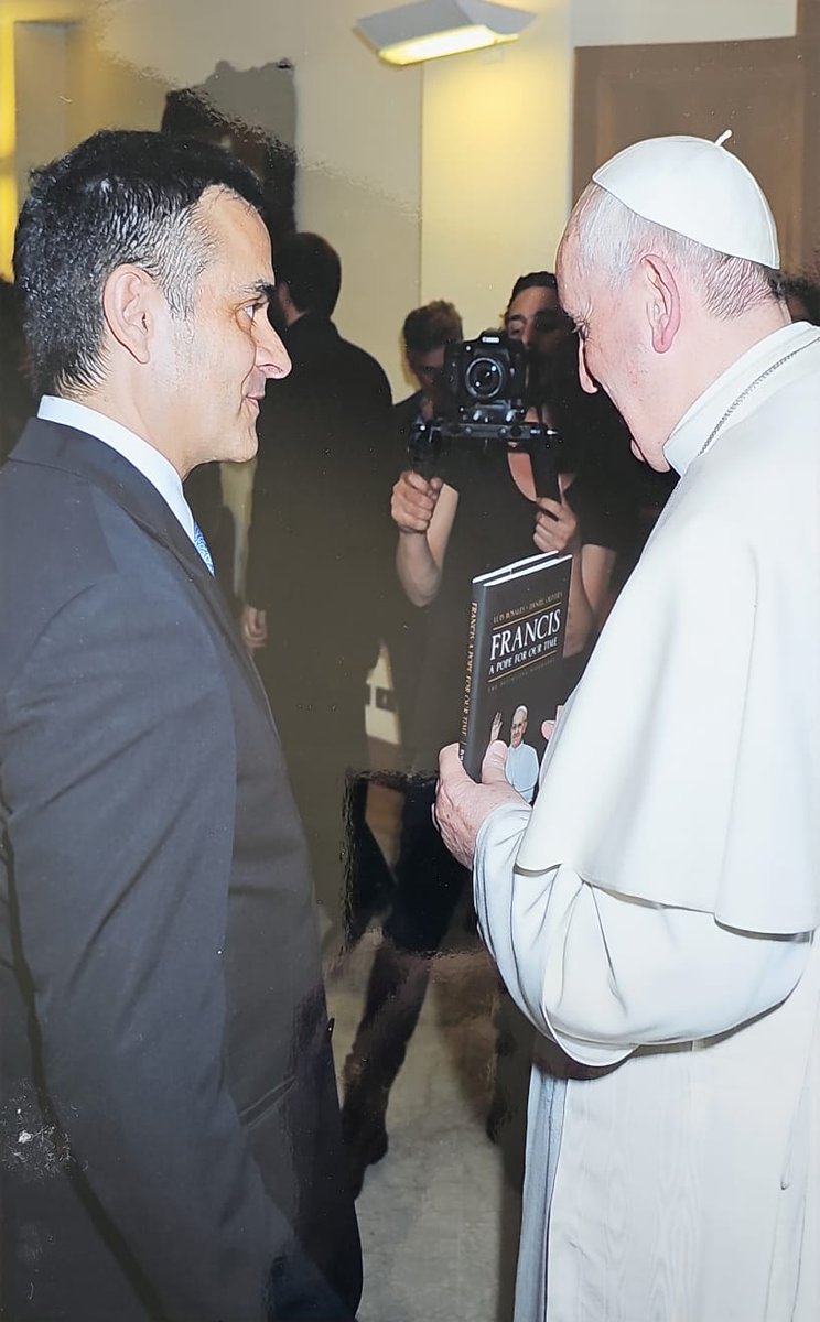Recuerdos de mi etapa como biografo del Papa Francisco.

Despues de escribir "Francis, a Pope of our time" su biografía más vendida en Estados Unidos. Tuve una gran cantidad de oportunidades para verlo y conversar. Realmente un ser excepcional.

Que en Paz Descanse.