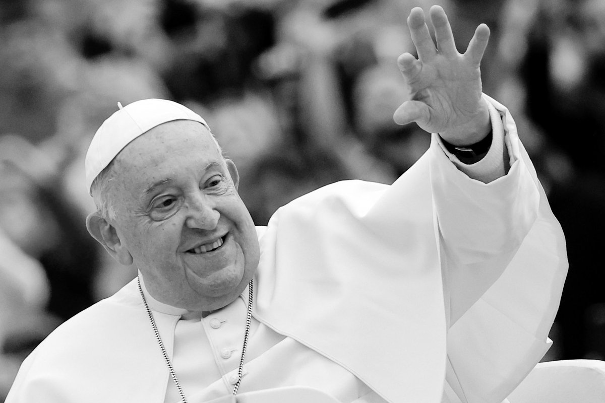 El papa Francisco falleció este lunes a las 7:35 horas en su residencia de la Casa Santa Marta, anunció en un vídeo mensaje el camarlengo, el cardenal Kevin Joseph Farrel