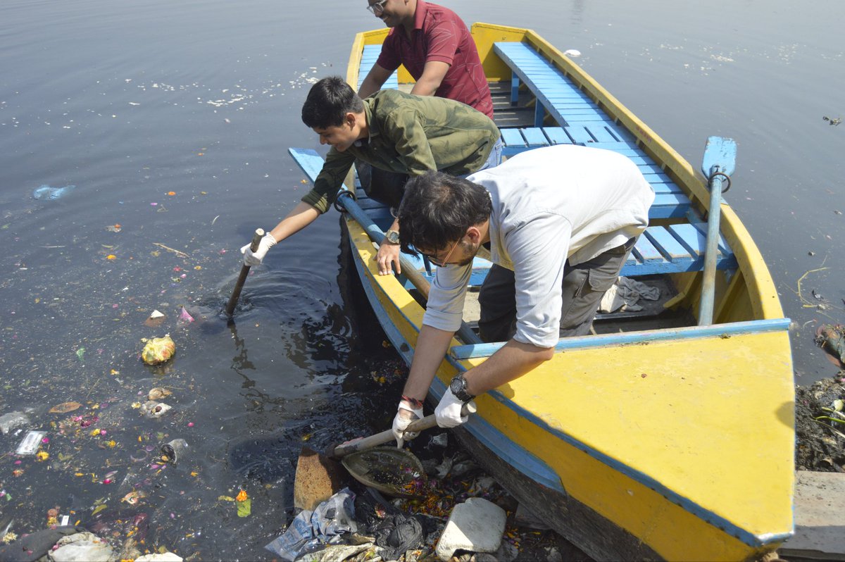 SwahUmeed's tweet photo. We worship. We care. We act.
Umeedians took charge by cleaning the Yamuna—collecting flowers, idols, and other puja waste. Now, it’ll be turned into ashes the eco-friendly way.
Faith meets responsibility.
#SWAH #CleanYamuna #UmeedFoundation #YouthForChange https://t.co/ZfPwfwVwCa
