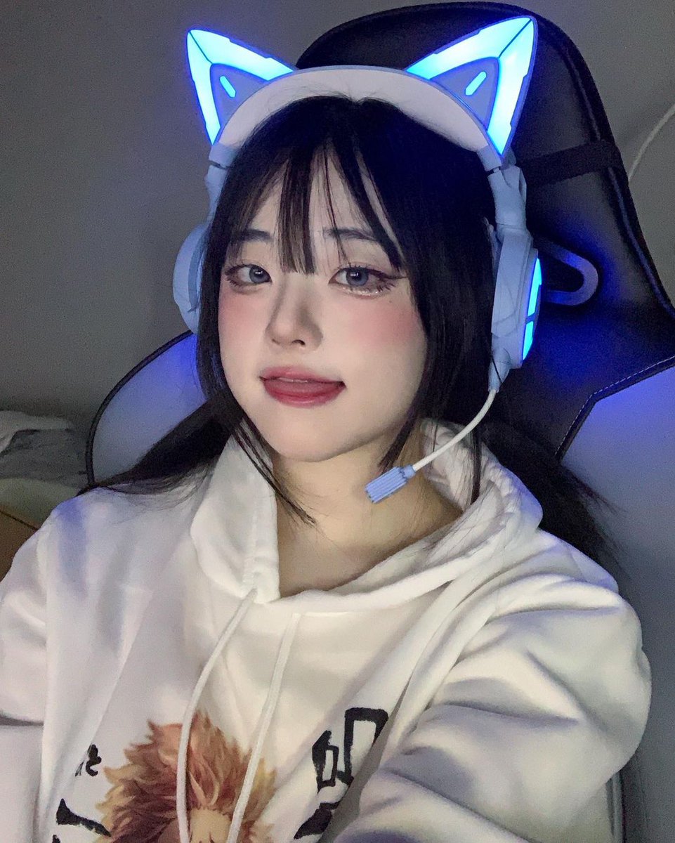 N년전 오늘의 히나 tweet media