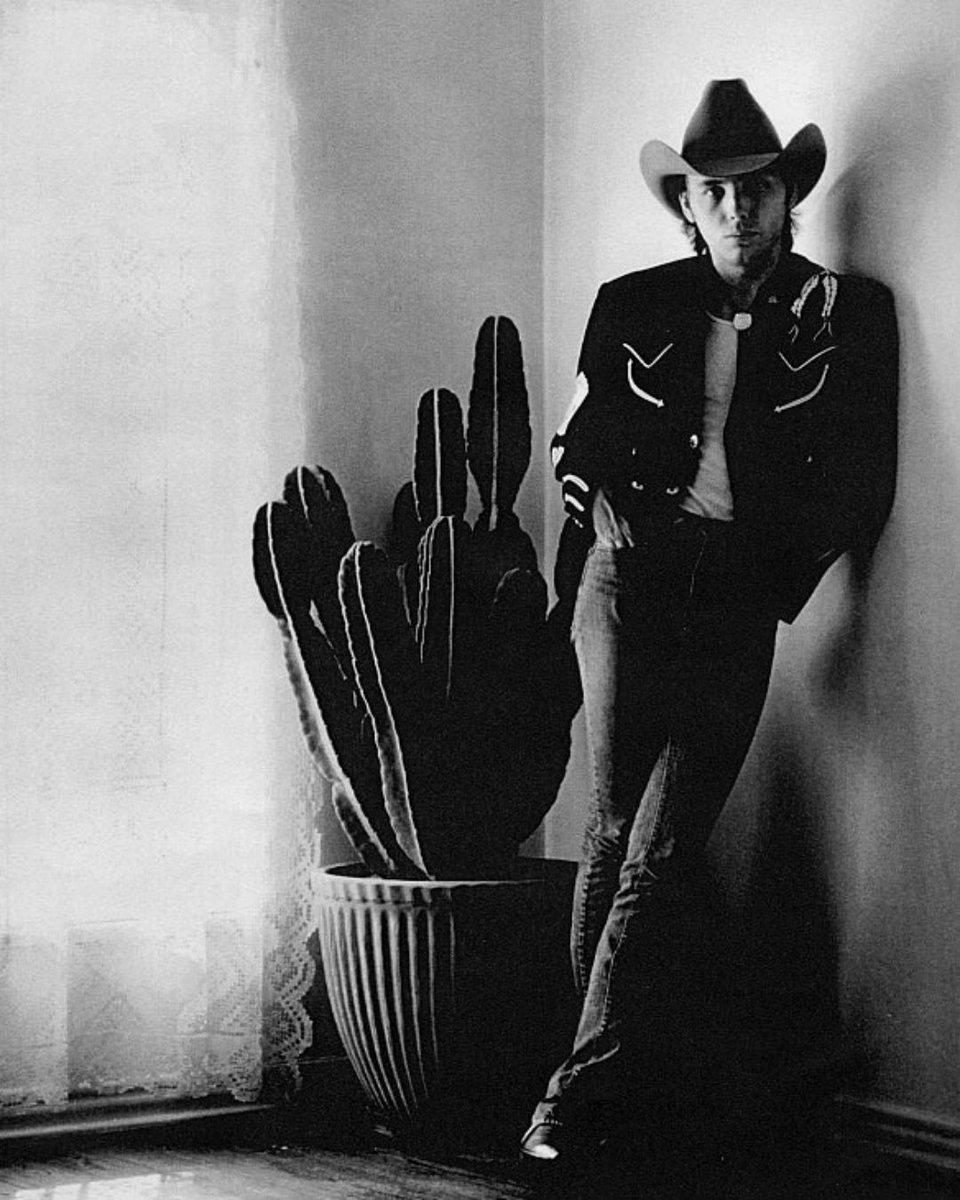 Us patiently waiting to see @dwightyoakam in just 3 short months like…🧍‍♂️🎤

Tag your bestie you’ll be singing along with!!❤️

…waterscountryjam.frontgatetickets.com