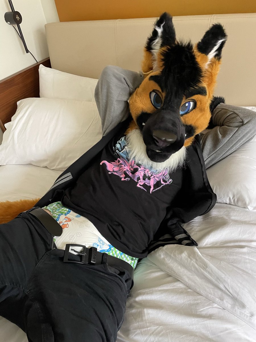 The_Foxy_Apollo's tweet photo. Well why not!? https://t.co/1678CHgKg9