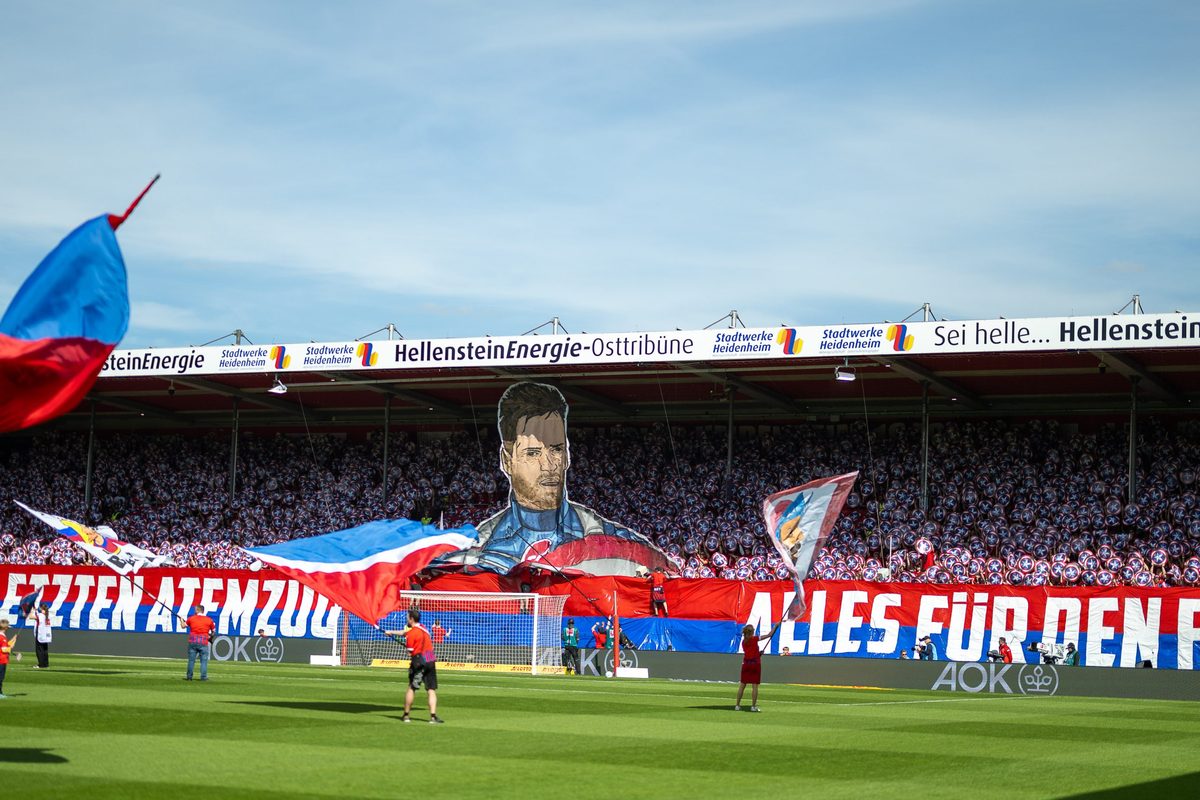 Was die Choreografie vor dem Heimspiel des 1. FC Heidenheim gegen den FC Bayern bedeutete dlvr.it/TKHKKH
