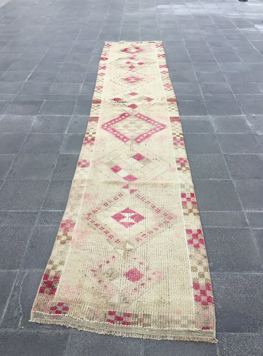 VolkanBoge's tweet photo. https://t.co/G5sSa5Lvbi
#eliterug #turkishrunner #oushakrunner #bohemianrug #handmaderunner #woolrunner #herkirunner #smallrug https://t.co/FSbxNnP3m1