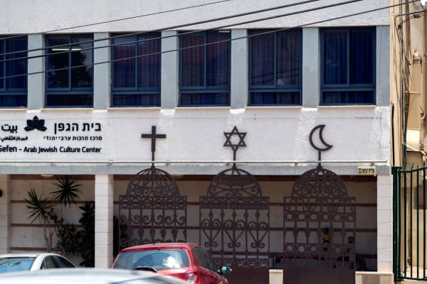 all_israel_news's tweet photo. Arab Christians are fleeing Israel due to war, crime and racism https://t.co/3yvg6x1eom
#Israel #ArabChristians #MiddleEastIssues #ChristianCommunity #CulturalHeritage #Nazareth #Haifa https://t.co/ZkadLTNIml