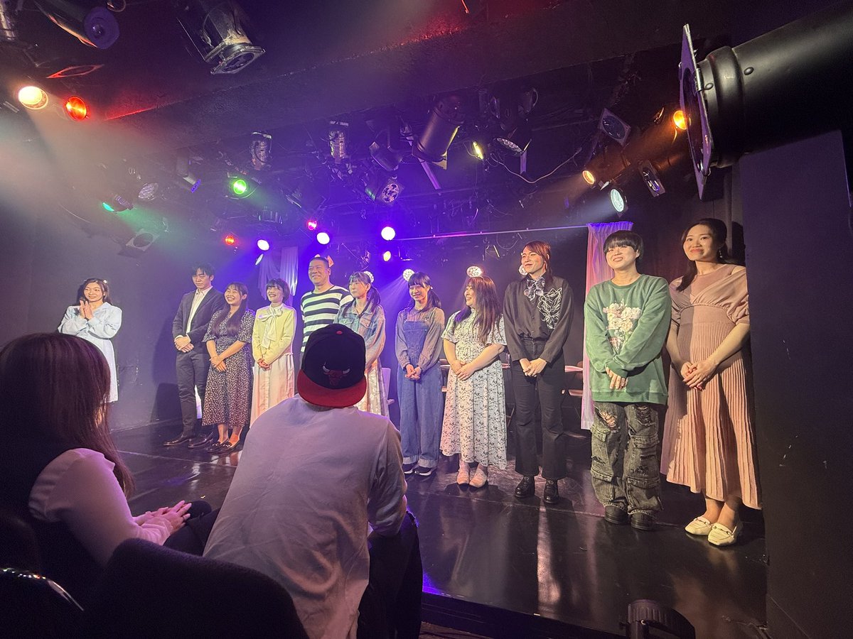 日曜は久々の観劇！
千本桜ホールでマッチングシアターさんの「星屑の交差点」Cチームを観てきました！

オムニバスラジオコントストーリーという事で、どんな話なのかも全然分かっていなかったですが、最初から最後までめちゃくちゃ笑ったなー

男性陣の声量エグかったなぁ…

#星屑の交差点