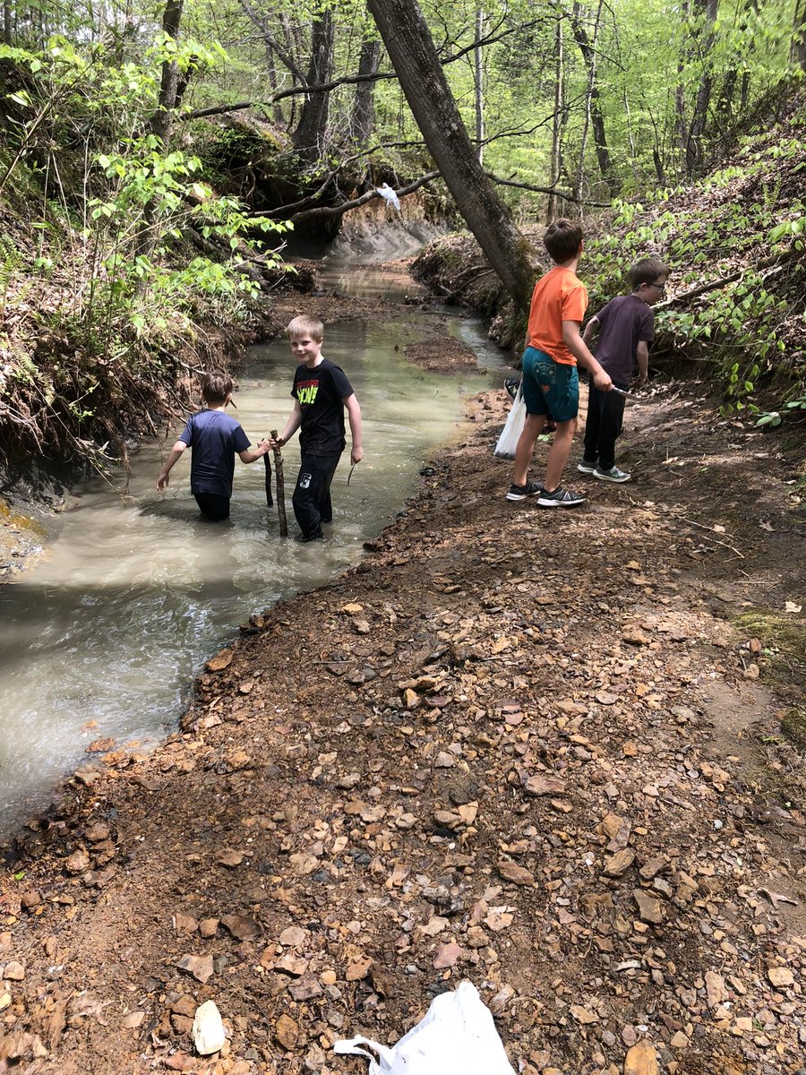 UTMCCSC's tweet photo. .@ClassicalConv had a great time with us at the Creek!
#UT #GrandChallenge #UTM #UTMartin #UTMCCSC #CCSC #CoonCreek #CoonCreekScienceCenter #STEM #fieldtrip #fossildig #fossil #education #science #paleontology  #experientiallearning #canyoudigit #MeetMcNairy #McNairyCounty https://t.co/z2ij4gIGLJ