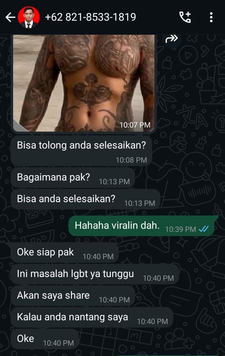 Oh ini kejahatan pemerasan penipuan LGBT yang lagi viral di Aplikasi Homo sebelah,

Jadi modusnya mereka make FOTO cowo sexy, nawarin pijit yg harganya affordable, trus minta tukeran WA, di ajak VC buat 10 detik doang buat verifikasi ribetnya minta ampun, 

trus dia ngirim link