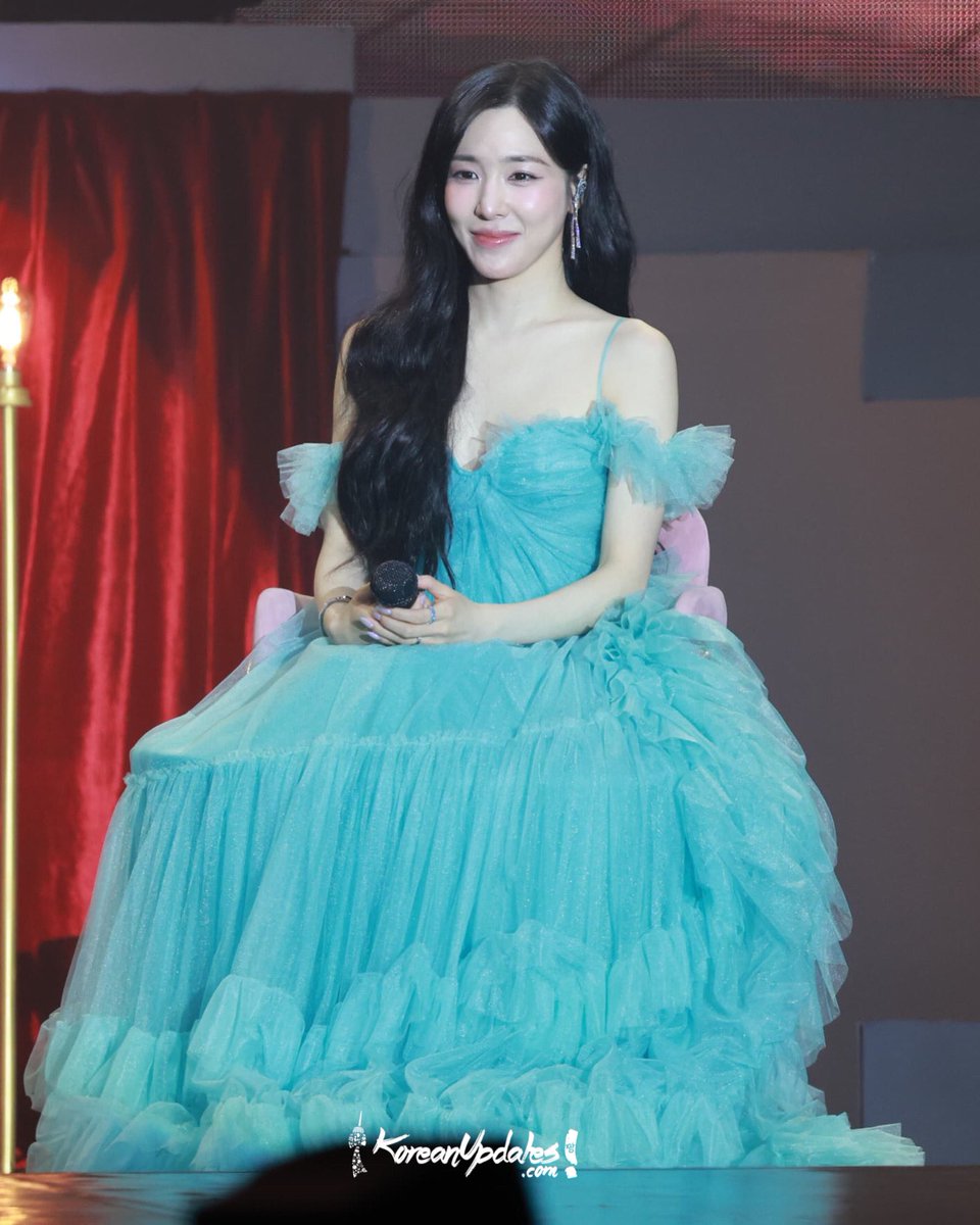 Tiffany Young tweet media