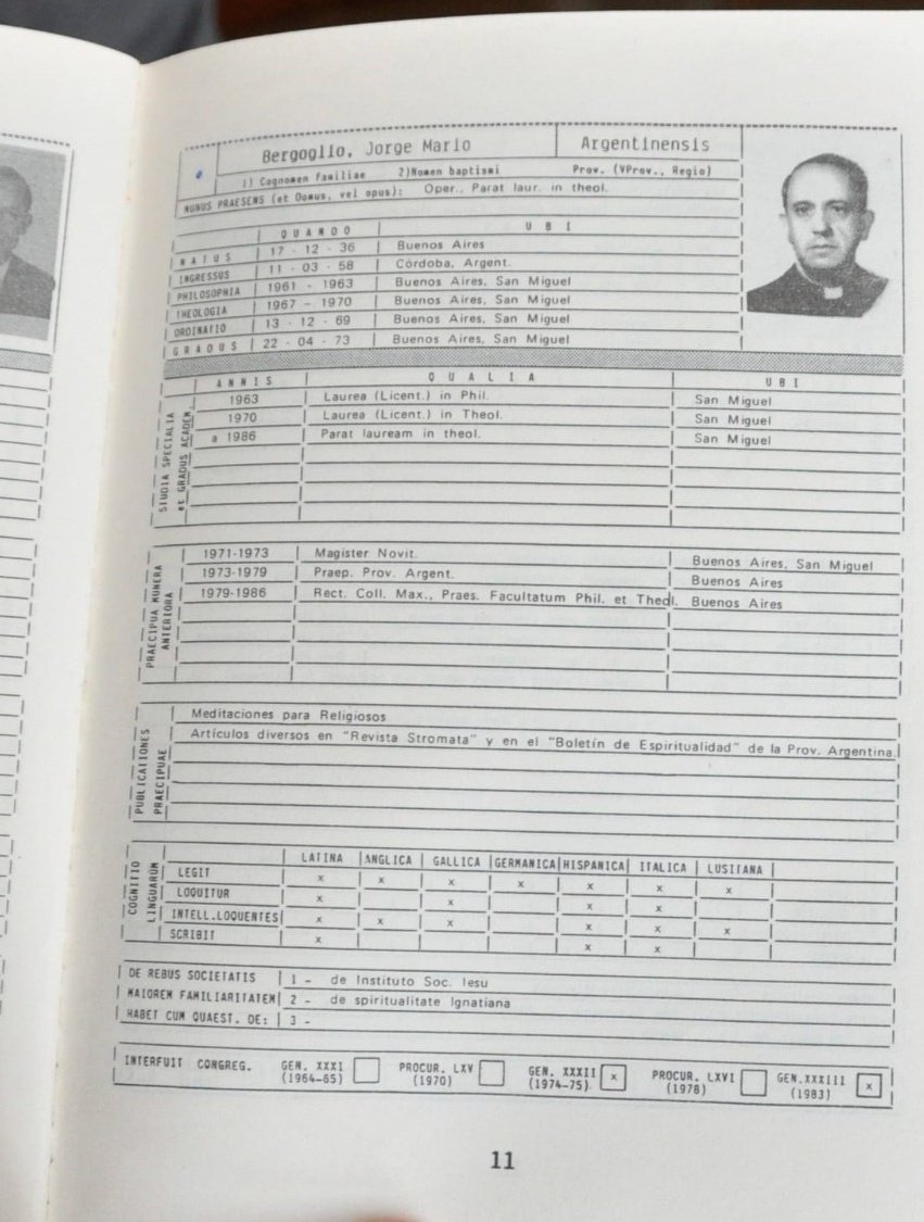 Siento la muerte de Francisco, un buen Papa; trabajador y tenaz hasta sus últimos instantes de vida. Vivió un tiempo en mi querida Alcalá, como el fundador de su orden. Aún le recordaba con cariño algún jesuita, la última vez que estuve en el magnífico archivo que custodian. sttl