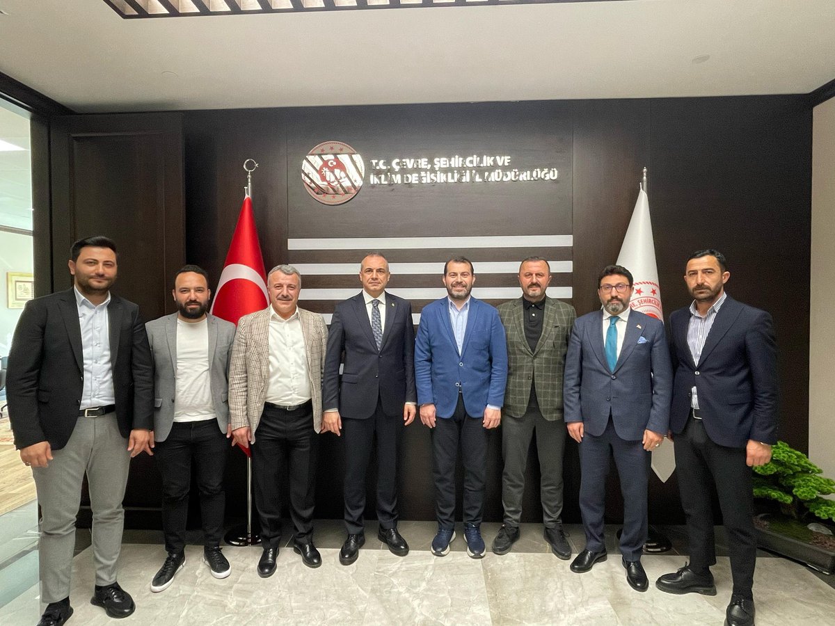 Çevre, Şehircilik ve İklim Değişikliği İstanbul İl Müdürü Maliki Ejder BATUR’u makamında ziyaret ettik. Nazik misafirperverlikleri için teşekkür ediyor, çalışmalarında kolaylıklar diliyorum.