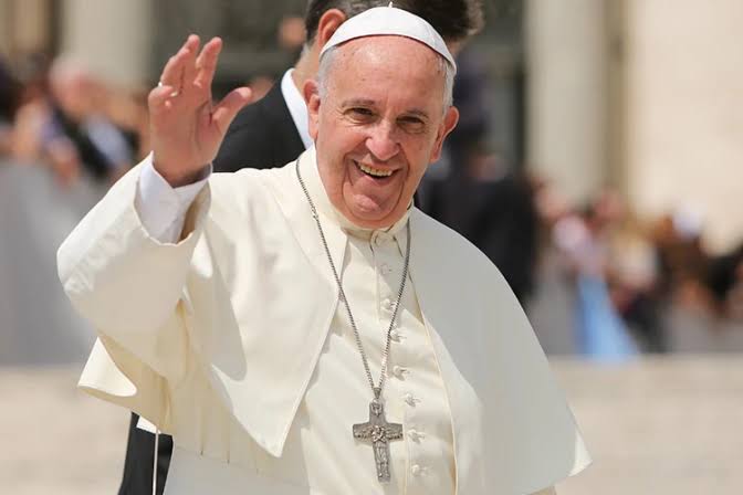 ᅠ
El legado del #PapaFrancisco perdurará por siempre, como un papa que nunca juzgó o condenó. Un papa que le abrió las puertas de la iglesia por primera vez a gente la comunidad LGBTTQ+ a la que pertenezco por la segunda letra.

Era un papa humanista, un pontífice que sabía [+]