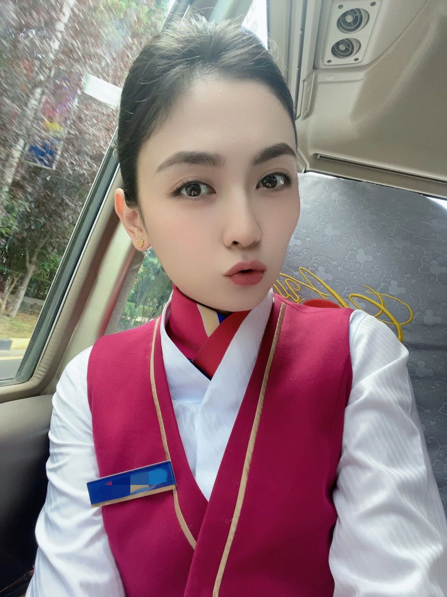 Lisha862's tweet photo. 嘴巴有点干，可以蹭蹭你嘴上的口水吗？ https://t.co/VmYWtLONo8