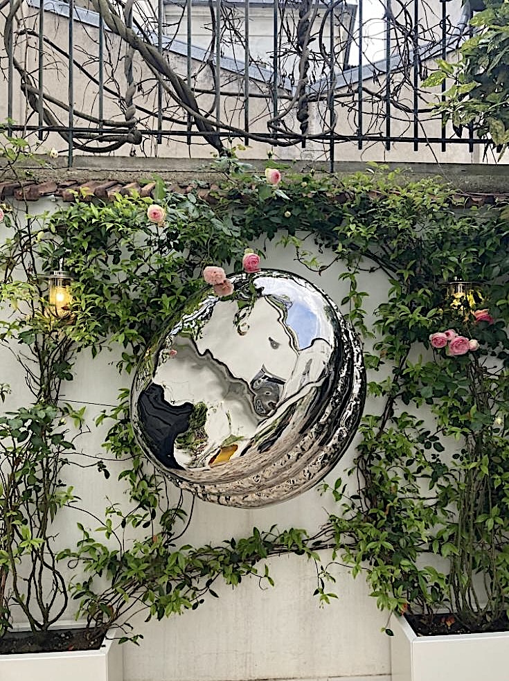 focusonparis's tweet image. Macaron Monday: a macaron a day keeps the doldrums at bay. #montmartre #pierreherme #macarons #frenchpastries