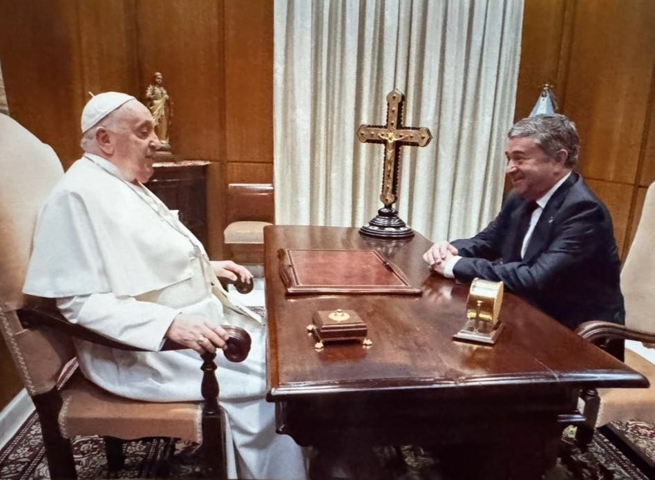 El fallecimiento del Papa Francisco ocurre justo después de Semana Santa, donde recordamos el sacrificio, la esperanza y la resurrección.

Hoy me hace mucho más sentido cada palabra entregada en aquella larga conversación que tuvimos hace poco más de un año.