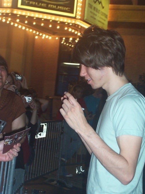 hourlyryanross's tweet image. 