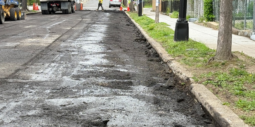 DDOTDC's tweet photo. Spring cleanup progress continues with #paveDC! Check out these photos of crews making milling and paving repairs to 16th & S St SE.
Stay updated on all construction activities and paving progress in the District ππ https://t.co/h3z7drMzbx. https://t.co/WDwAdPsuV5