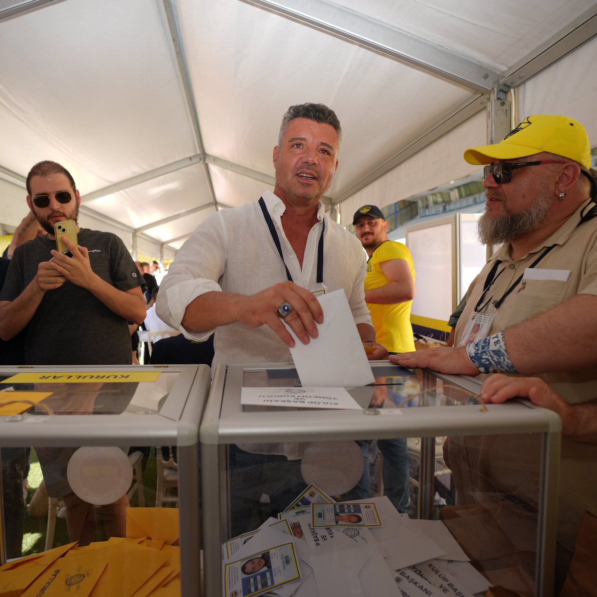 Sadettin Saran: "Hiçbir şekilde kongre çağrısı yapmayacağız. Biz, bu akbaba kültürünün parçası olmayacağız. Ama yapılacak ilk kongrede adayım."

#Fenerbahçe #Fener #AliKoç #SadettinSaran #AzizYıldırım #SONDAKİKA