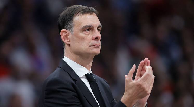 ΕΙΝΑΙ ΕΝΤΥΠΩΣΙΑΚΟ

ΟΤΙ Ο ΟΛΥΜΠΙΑΚΟΣ ΒΓΗΚΕ ΠΡΩΤΟΣ ΣΤΗΝ RS

ΣΕ ΚΑΠΟΙΑ ΦΑΣΗ ΗΤΑΝ ΜΠΡΟΣΤΑ 3-4 ΝΙΚΕΣ

ΚΑΙ ΔΕΝ ΠΗΡΕ ΚΑΝΕΝΑ ΒΡΑΒΕΙΟ

ΑΥΤΟ ΤΟ ΘΕΩΡΩ ΝΤΡΟΠΗ

ΚΑΙ ΑΝ ΑΥΤΟ ΗΤΑΝ ΑΠΟΤΕΛΕΣΜΑ ΟΜΑΔΙΚΗΣ ΔΟΥΛΕΙΑΣ

ΤΟΤΕ ΘΑ ΕΠΡΕΠΕ ΝΑ ΠΑΡΕΙ Ο ΜΠΑΡΤΖΩΚΑΣ ΤΟ COTY

ΤΟ ΟΠΟΙΟ ΤΟ ΕΔΩΣΑΝ ΣΕ ΑΥΤΟΝ ΠΟΥ ΒΓΗΚΕ