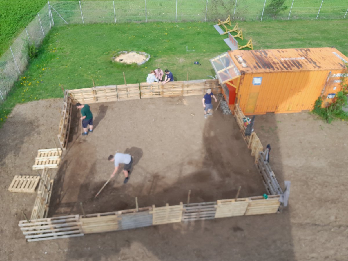 Mit der Aussaat der Blumensamen ist das Projekt in Theresienfeld nun abgeschlossen. Die ersten Insekten haben sich bereits eingenistet. Jetzt muss die Blumenwiese nur noch wachsen.  #beewild #seidabei #naturschutzistcool #feuerwehr