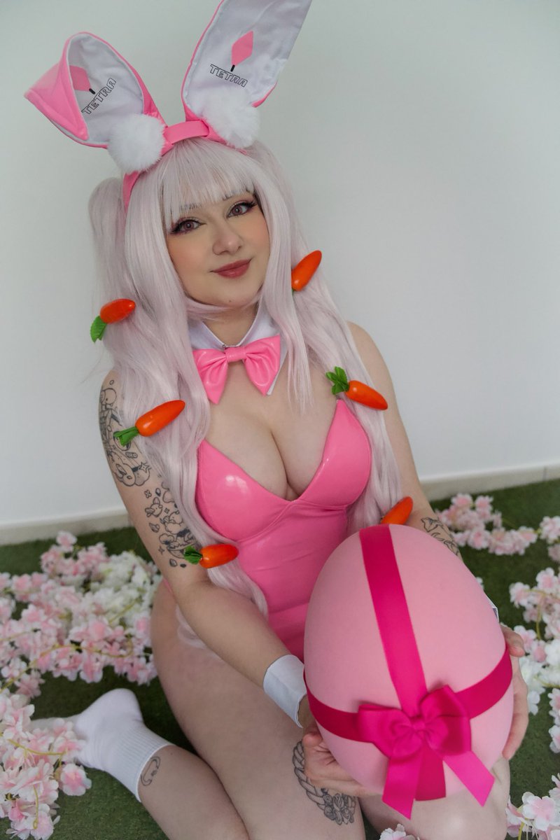 Happy late Easter with Alice 🎀🐰🥕

#NikkeGoddessofVictory #nikkealice #NIKKEcosplay #NIKKE #bunnygirl