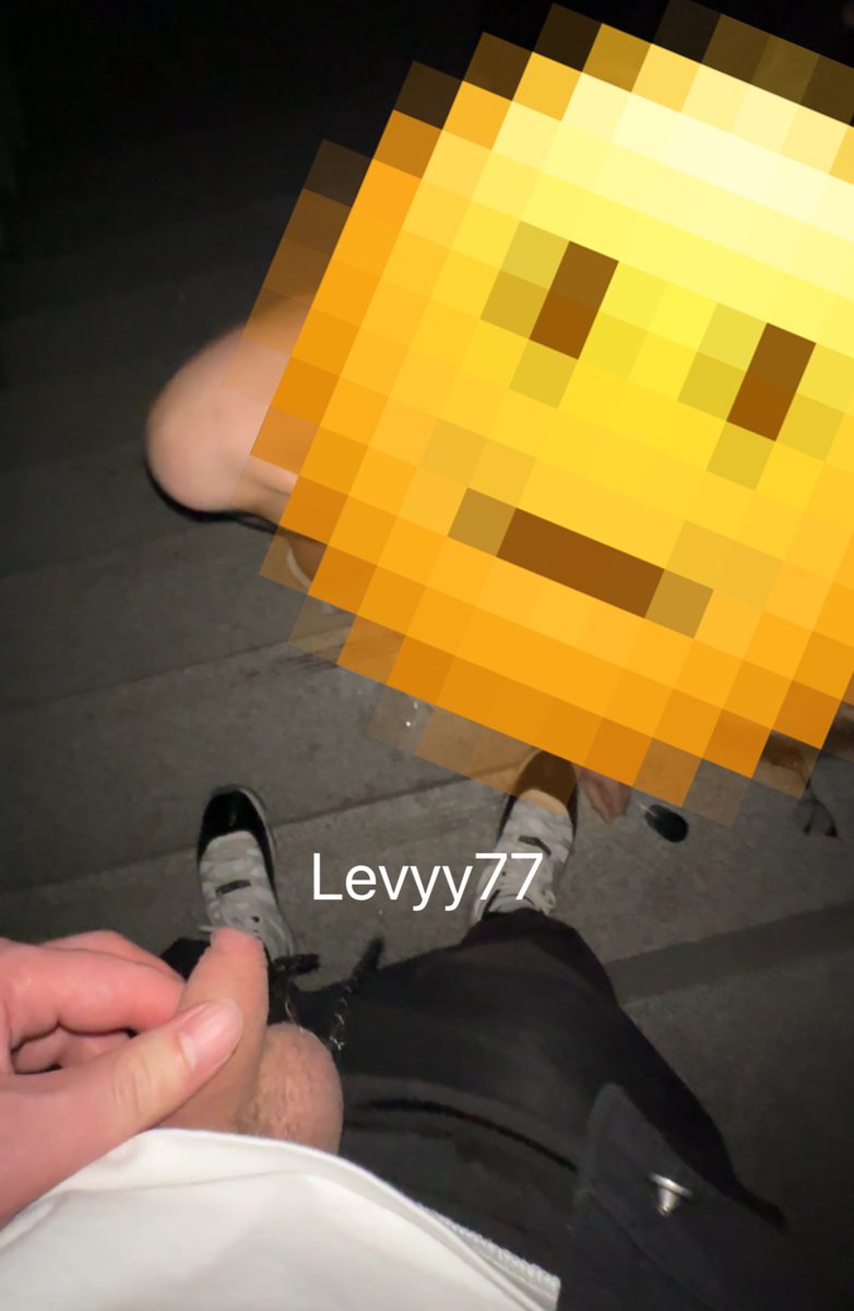 Levyy77's tweet photo. 第一次楼道😍 #球鞋 #圣水 https://t.co/NczujHiZQf