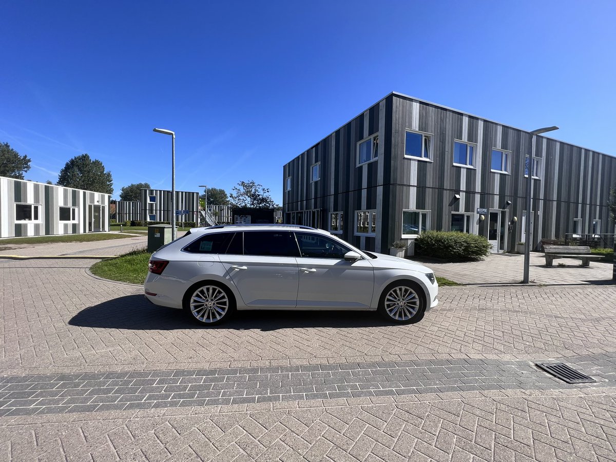 Kunt u door een blessure of medicijngebruik niet naar uw werk maar bent u verder wel in staat om te werken? 
Dan biedt een blessurechauffeur van #BOBLeek uitkomst.  
Eventueel kunt u zelfs met uw Chauffeur klanten bezoeken.

Aangenaam, BOBLeek.nl