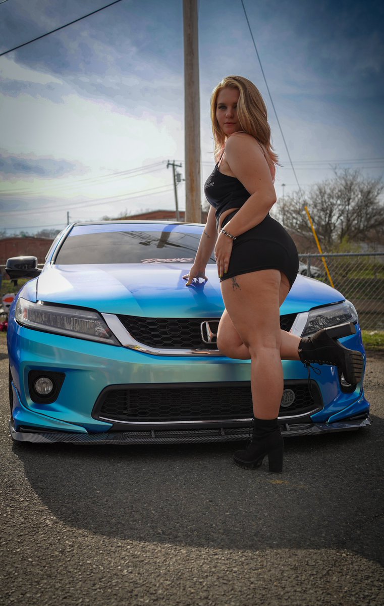 staytrippybbyy's tweet photo. Lil something to get your Mondays goin!🦋🩵
Cheers!
•
•
•
#carmodel #jdm #promogirl #legsfordays https://t.co/QhpyMZGJEo