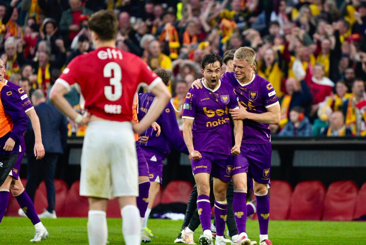 𝐉𝐀𝐀𝐀𝐀𝐀𝐀𝐀𝐀𝐀𝐀𝐀𝐀𝐀 𝐇𝐈𝐉 𝐙𝐈𝐓! 😍

BIZAR, KRANKZINNIG!

Mats schiet ons de verlenging in. Niet normaal.

🔴 1-1 🦅 / #AZGAE [90+9']