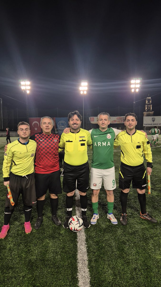 EfendiLig Ahmet Çakır Sezonu'nda çeyrek finaller başlıyor! Günün ilk maçı <a href="/OfficialDryers/">Fire Dryer Football Club</a> ile <a href="/ACNevizade/">AC Nevizade</a> arasında başladı.
<a href="/ACNevizade/">AC Nevizade</a> bu müsabaka ile birlikte 600. maçına çıkıyor.