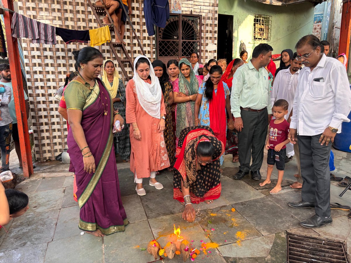 sanamalikshaikh's tweet photo. गौसिया वेलफेअर सोसायटीजवळ, भारत नगर, वाशी नाका येथे गटारे व पायवाटा सुधारणा कामाचा शुभारंभ सोहळा संपन्न झाला.
📍गौसिया वेलफेअर सोसायटी, वाशी नाका
#SanaMalikShaikh #Ward148 #VashiNaka #BharatNagar #DevelopmentWork #PublicService #AnushaktiNagar https://t.co/nklUluPzTd