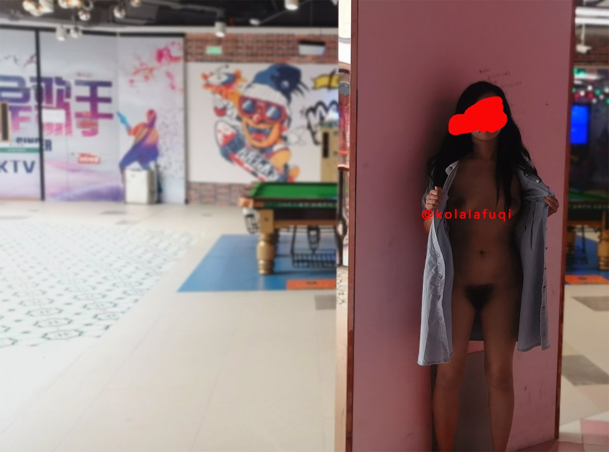 【9月16日贴次数达标】第三集：     
图1：下午餐馆没有顾客，一个服务员在看我们    
图2：台球那边有人，只好在角落拍一张 
图3：这里人好多，拍一张好刺激啊，差点就被下楼的人看见 
图4：到了此行目的地，KTV已经有大叔在等你了，检查一下下体这么湿，大叔应该很满意（完）
@luchu888 https://t.co/ViTtgEyh2k