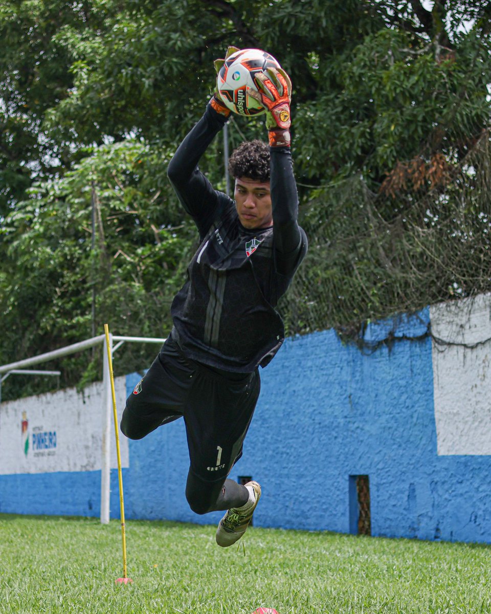 pinheiroac1990's tweet photo. O PAC finalizou seu trabalho de campo na manhã de hoje no estádio Costa Rodrigues, amanhã (22), sua última atividade será a crioterapia, após , almoça e se desloca para São Luís-MA para a partida decisiva diante do IAPE, vamos pra cima ! 

📸 @carlinhosfischa 

❤️🤍💚 https://t.co/20cKEzX9yq