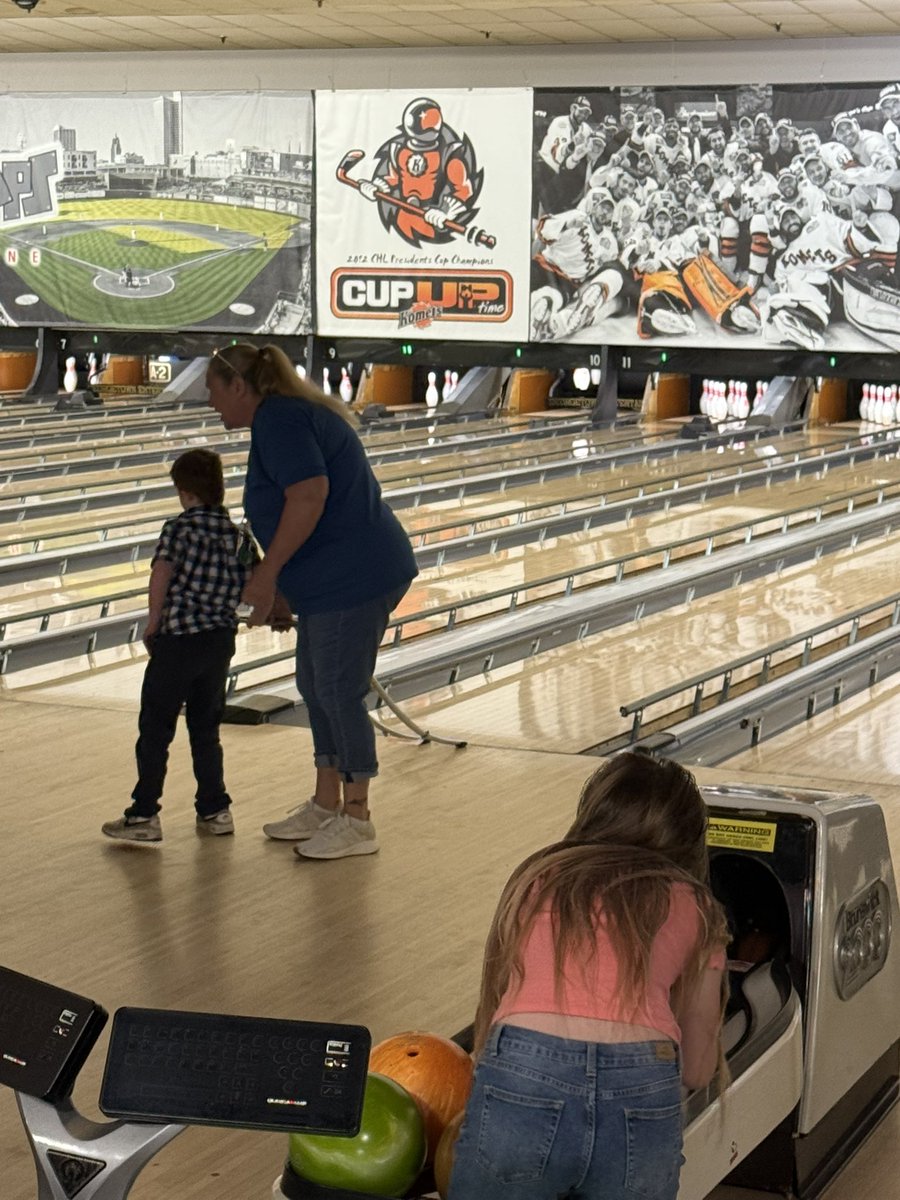 Got to swing by and see some Holland Elementary bowlers!  <a href="/FWCommSchools/">FWCS</a>