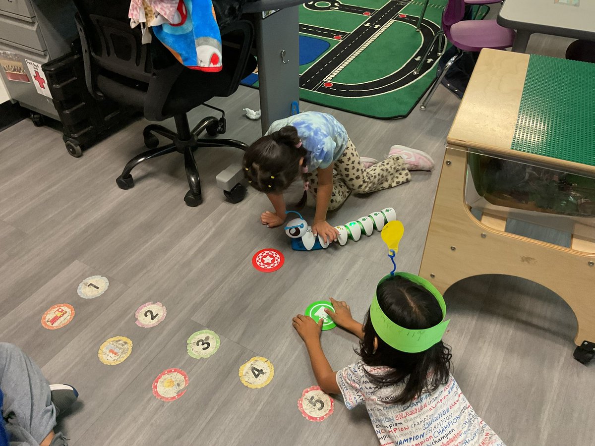MrsHullteaches's tweet photo. It’s Think-a-Palooza for @IndependenceES PK-2nd graders. Check out our creativity unleashed. @LISD_GT https://t.co/Oyv8hIClLh