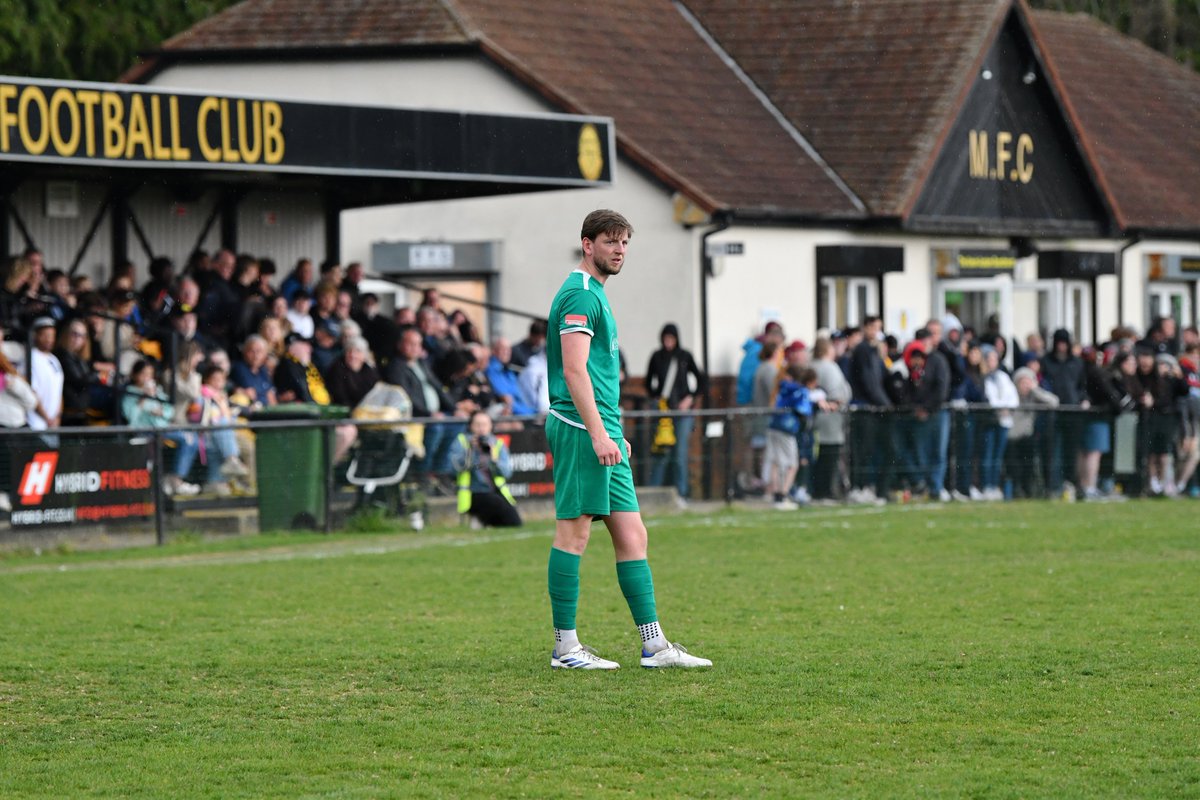 SevenoaksTownFC's tweet image. 58’ | GOOOOOAAAAAALLLLLL! Wow! Tom Hanfrey has just scored direct from a freekick and it’s a thing of a beauty! @HanfreyT 🎯 (1-2)

📸 Matt White 

🔵⚫️ | #Sevenoaks #STFC #IsthmianLeague