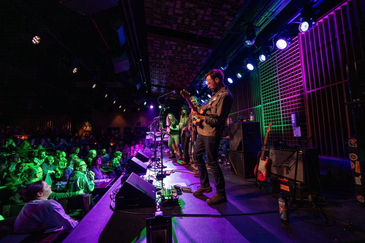 LatamStage's tweet image. Meyer Sound potencia Garcia’s en Chicago con ULTRA-X40, 900-LFC y MJF-208.
“El mejor sonido del mundo”, dice Peter Shapiro.
Un venue íntimo con alma de estadio.
📍West Loop
#LATAMSTAGE #MeyerSound #FOH #audio #iluminación
👉 Seguí a @LATAMSTAGE para más sonido top.