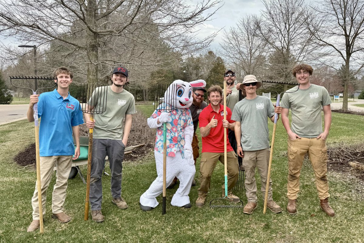 toddsservices's tweet photo. At TSI we hope everyone had a wonderful Easter weekend, whether you spent it with family, friends, or just enjoyed a little peace and quiet. The Easter Bunny visited one of our crews on Friday at Wellbridge in Pinckney while they were performing spring clean-up and maintenance. https://t.co/hDDk7288j4