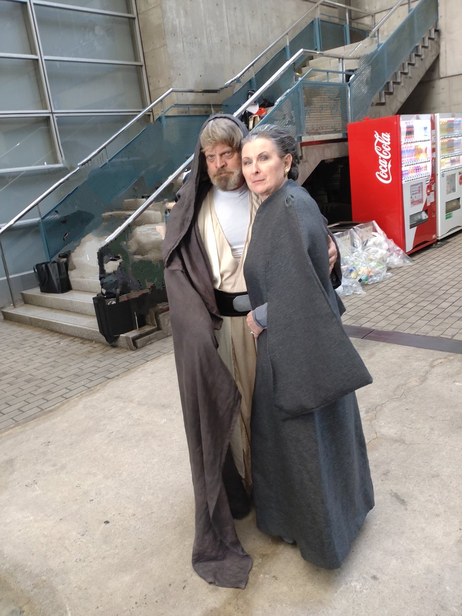 norika_reylo's tweet photo. 2人ともそっくりでとても素敵だった！！！
特に2枚目の二人の表情が、普段のルークとレイアの姿に見えて…ちょっと泣きそう🥹

ルークはnunkiさん（@blodhundur ）のお父様とのこと！！ https://t.co/VWeHnGydJb