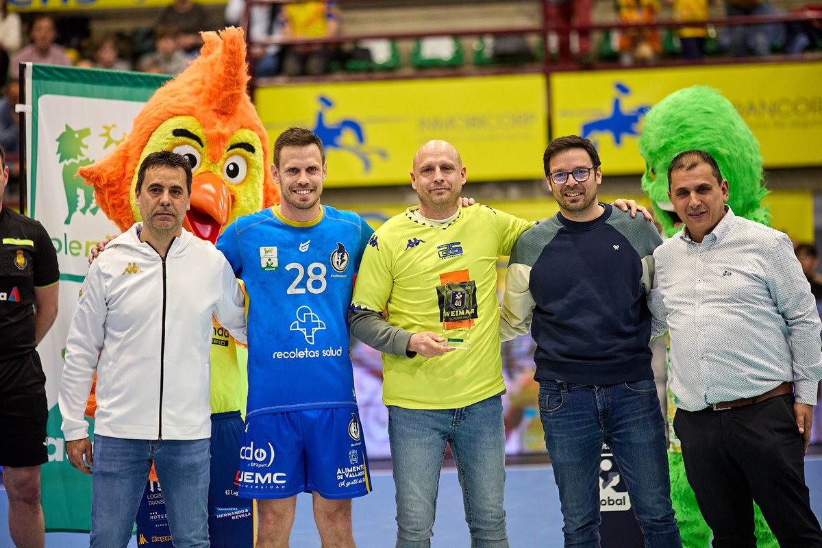 bmvillaaranda's tweet photo. El mejor 𝐏𝐚𝐝𝐫𝐢𝐧𝐨 𝐀𝐒𝐎𝐁𝐀𝐋 posible. El 𝐂𝐀𝐏𝐈𝐓𝐀𝐍 ⚔️ de toda una generación. La luz que guía nuestro 𝐂𝐀𝐌𝐈𝐍𝐎 👣.

¡Cada pedacito de nuestra historia lleva el nombre de 𝐃𝐢𝐞𝐠𝐨 𝐂𝐚𝐦𝐢𝐧𝐨 💛! https://t.co/0ntNbTZJ64