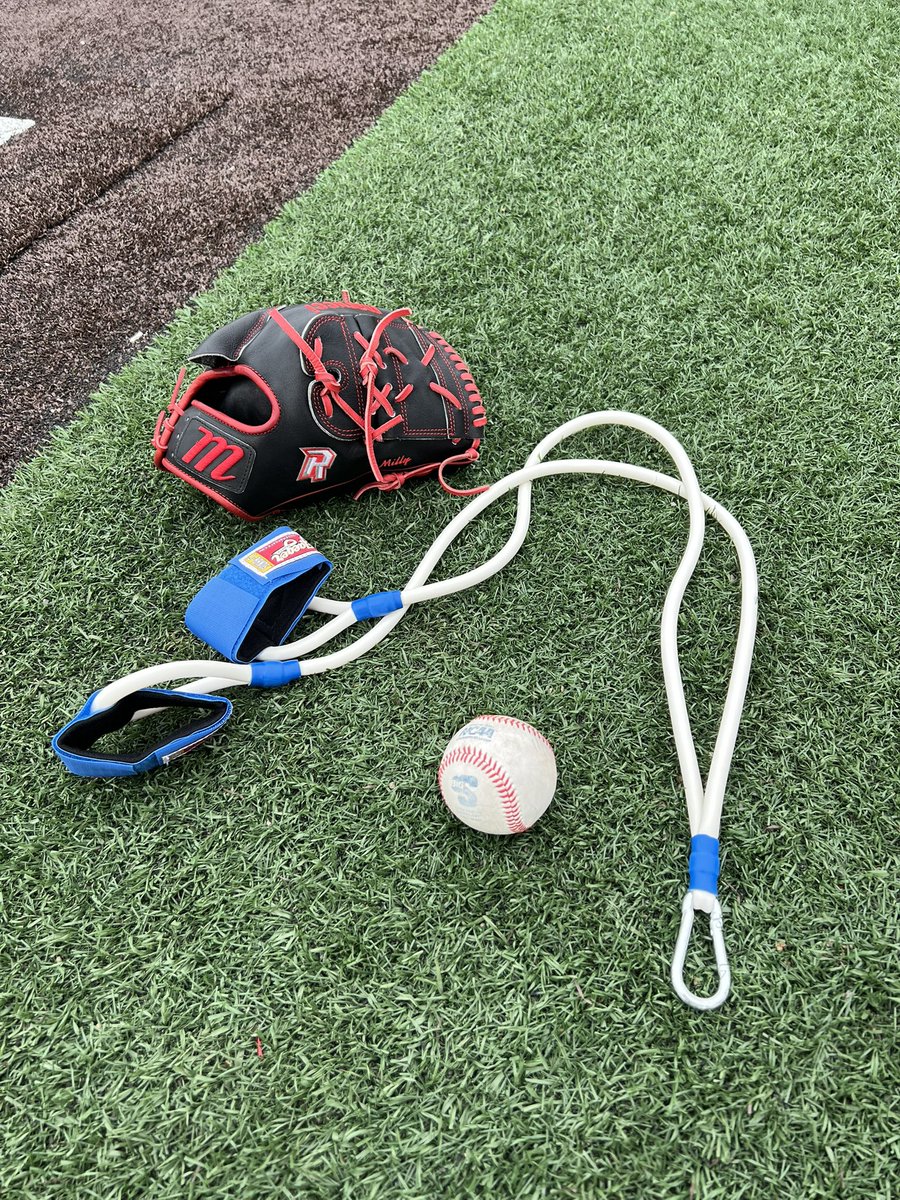 Josh_Milleville's tweet photo. Thanks to my guy Alan with @jaegersports! Always getting me right! The new bands are tuff 🔥🔥 https://t.co/QszHHTYAXs