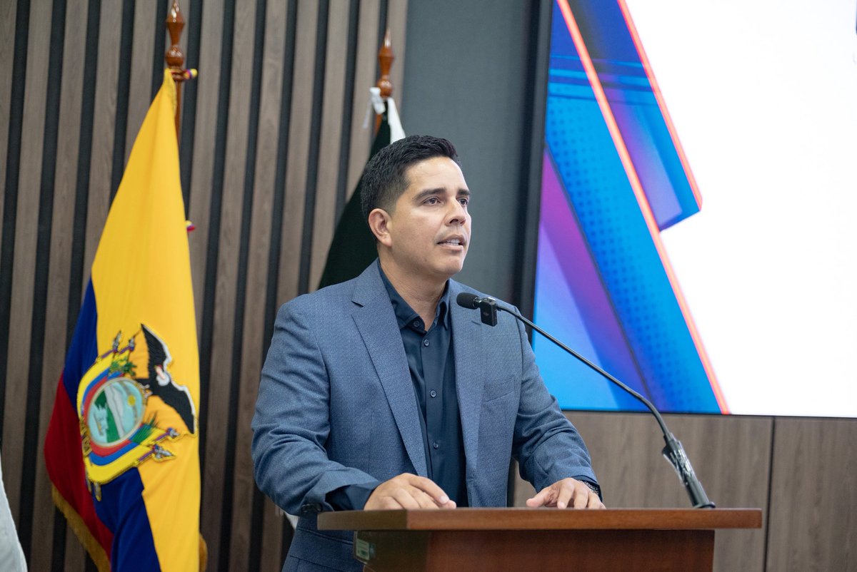 UNEMIEcuador's tweet image. En el #MomentoCívico de hoy, lunes 21 de abril, estuvieron presentes autoridades, docentes, estudiantes y personal administrativo de la Facultad de Posgrados.🫱🏻‍🫲🏼👏🏼🤩

¡Muchas gracias a todos por asistir! ✨

#SomosUNEMI #CompromisoYexcelencia #SomosLoQueHacemos