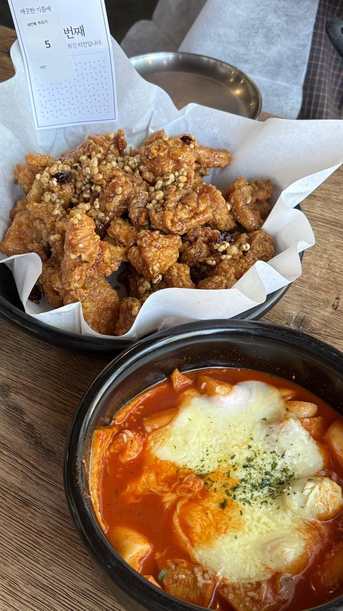 mat__zip's tweet photo. 바른치킨 통곡물간장 치즈떡볶이 https://t.co/tOMjA41cza