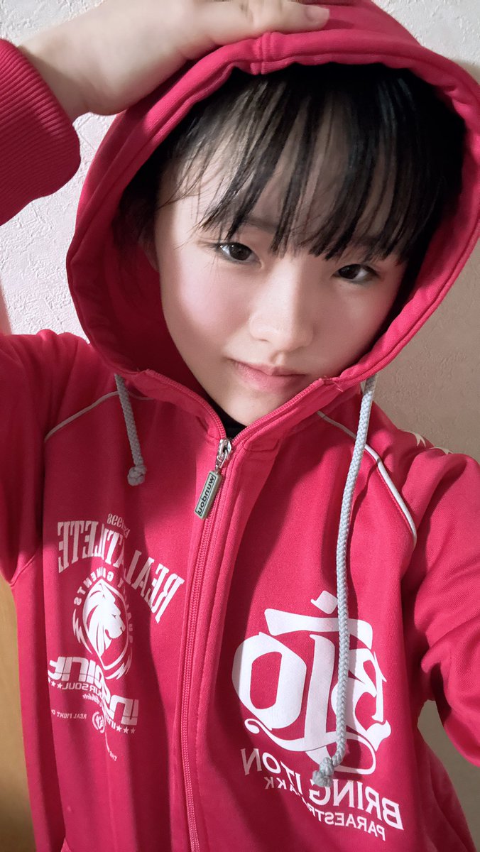 このパーカー可愛いでしょ！
ジムに行く時いつも着てるの🚗³₃