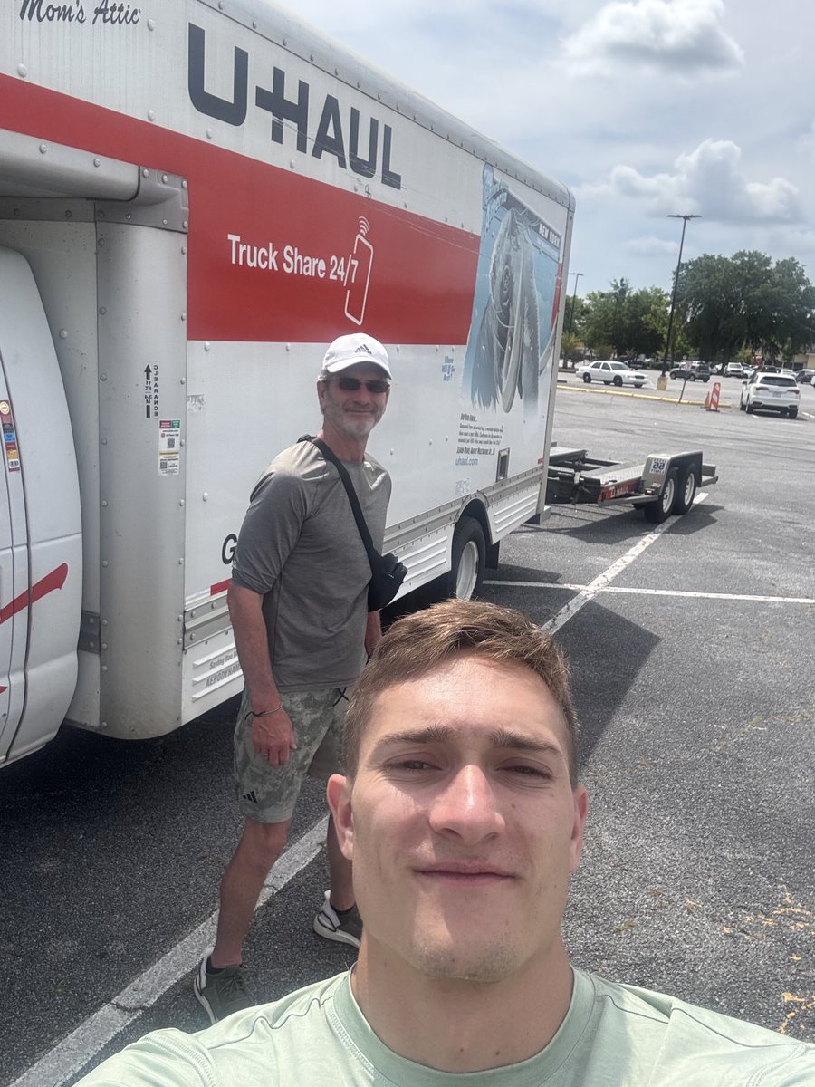 selfiebob1's tweet image. 24 hours. 1400 miles. 8 lanes of traffic bumper to bumper in Atlanta. One flat tire. Done.