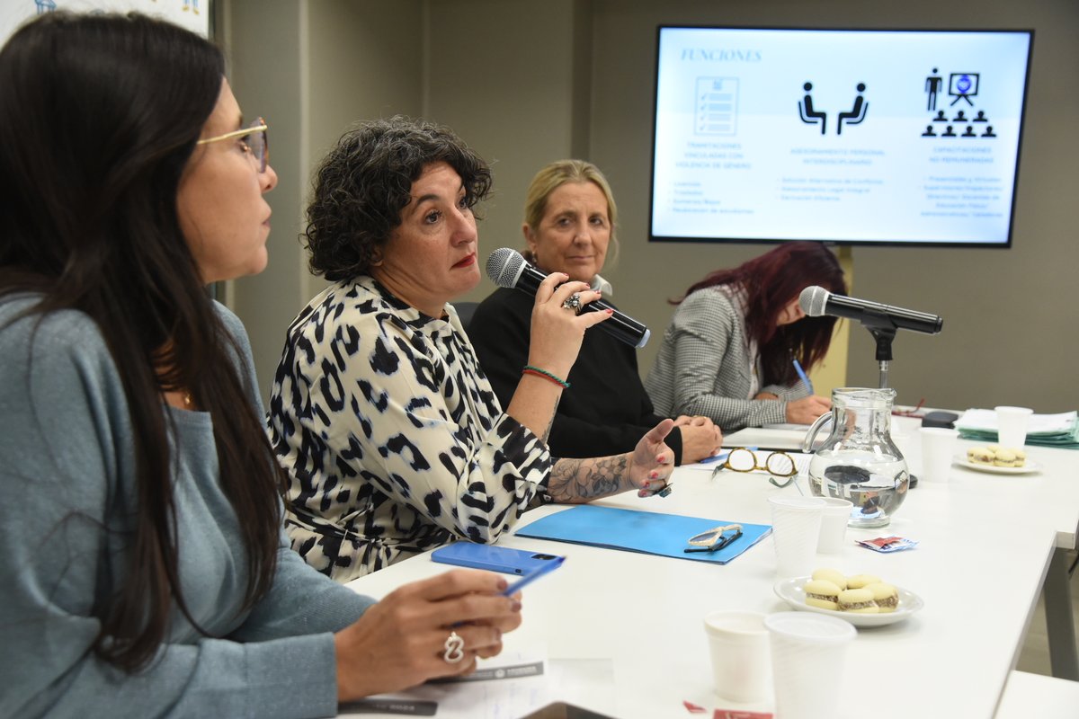 El Senado y la <a href="/MzaDGE/">DGE Mendoza</a> fortalecen el trabajo conjunto en políticas de género

La Comisión de Género (<a href="/ClauNaj/">Claudia Najul</a>) recibió a Verónica Fresneda, quien expuso sobre las acciones que se desarrollan en el ámbito educativo.

senadomendoza.gob.ar/el-senado-y-la…