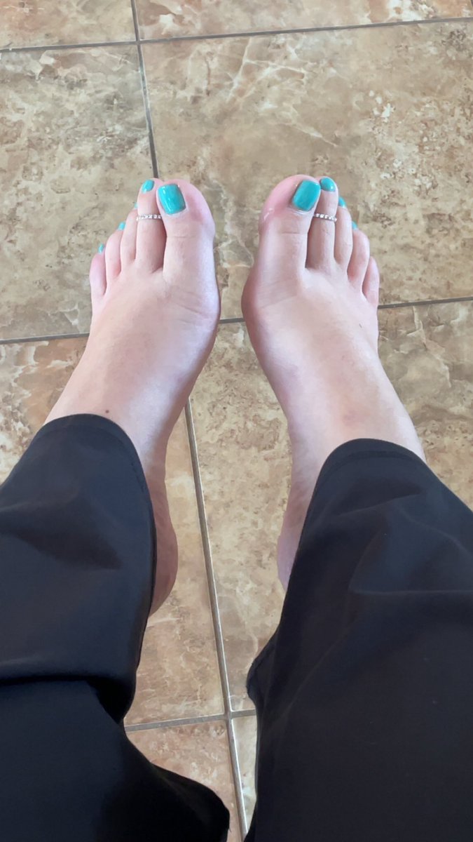 🫶🏻 #feet #feetpicsforsale #toering #foot